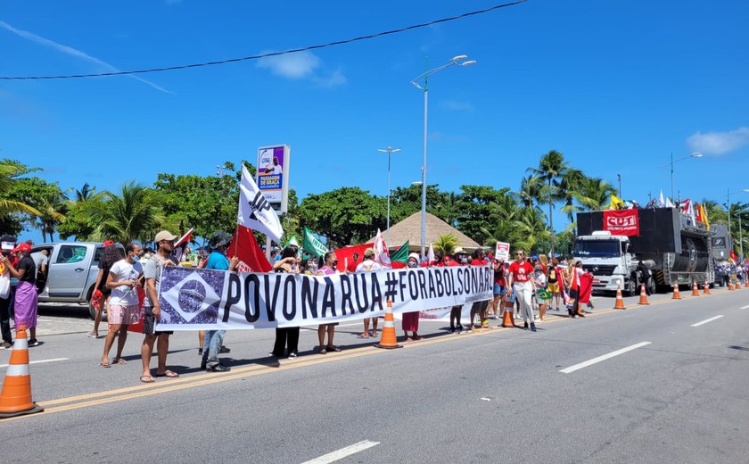 Dia do Trabalhador é marcado por manifestações pró e contra Bolsonaro em Maceió