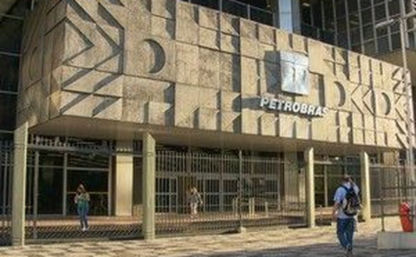 Eletrobras vence Petrobras e libera operação de termelétrica no Amazonas