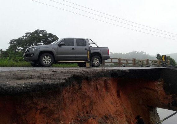 Parte de ponte em São Luís do Quitunde cede, mas não deixa feridos no local