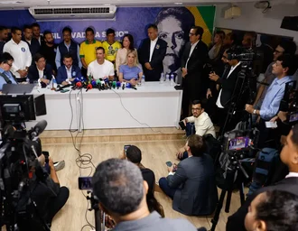 Douglas Ruas critica judicialização da eleição e se declara governador