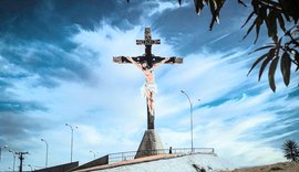 Crucifixo com 17 metros vira atração turística e religiosa em Taquarana