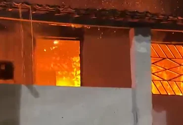 Incêndio atinge casa e destrói cômodos em Pilar
