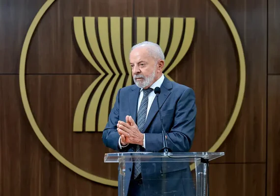 Lula quer discutir com Trump punição dada a ministros do STF