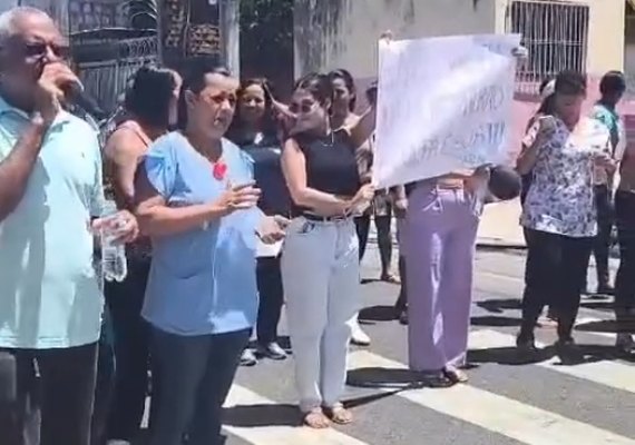 Profissionais da saúde protestam em Maceió por salários atrasados e piso da enfermagem