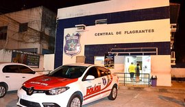 Mãe é presa traficando drogas na presença de três filhas menores