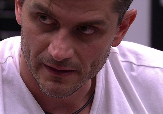 'BBB17': Delegacia da Mulher irá registrar ocorrência contra Marcos por agressão