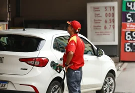 Aumento de etanol na gasolina divide opiniões sobre impacto em carros