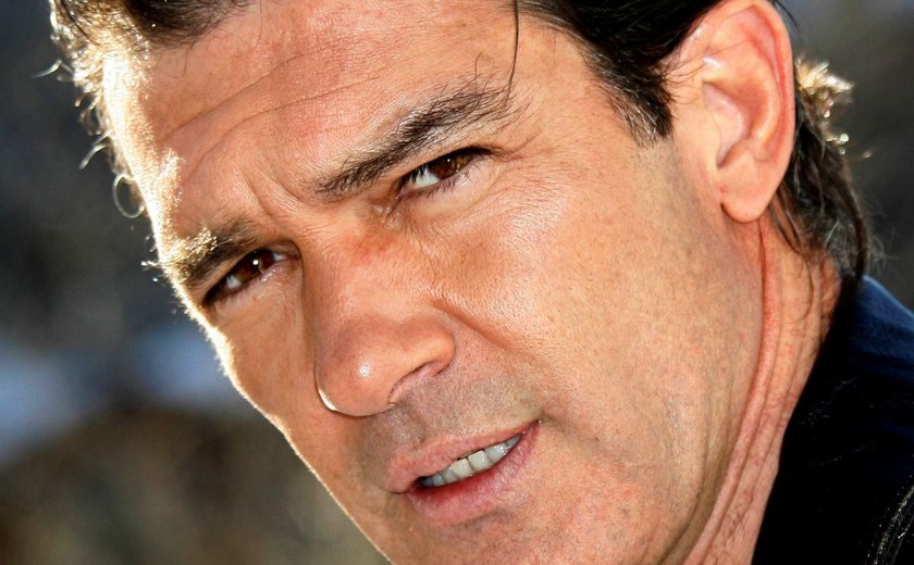 Ator Antonio Banderas vai para hospital com fortes dores no peito