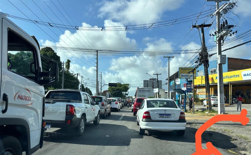 DMTT precisa urgentemente colocar retorno na Via-Expressa de acesso ao José Tenório, pelos fundos do Bar do Suruagy; apelam motoristas