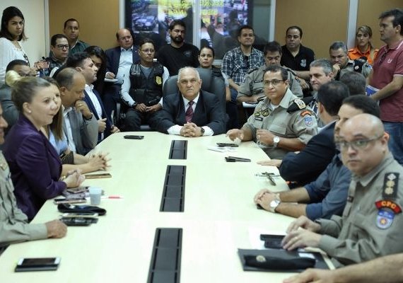 Governador em exercício faz visita ao Comando da Polícia Militar e à SSP