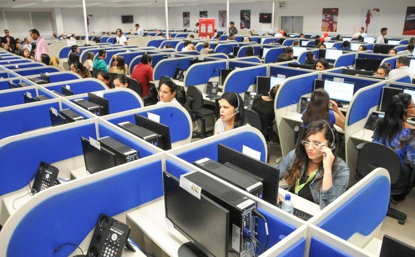 Trabalhadores de rede de telemarketing devem receber salário mínimo nacional