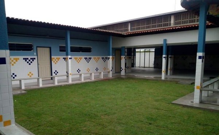 Governo de AL entrega mais uma escola reconstruída nesta quarta