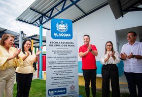Governo de AL entrega escola, pavimentação de ruas e nova sala do Saúde Até Você Digital em Carneiros