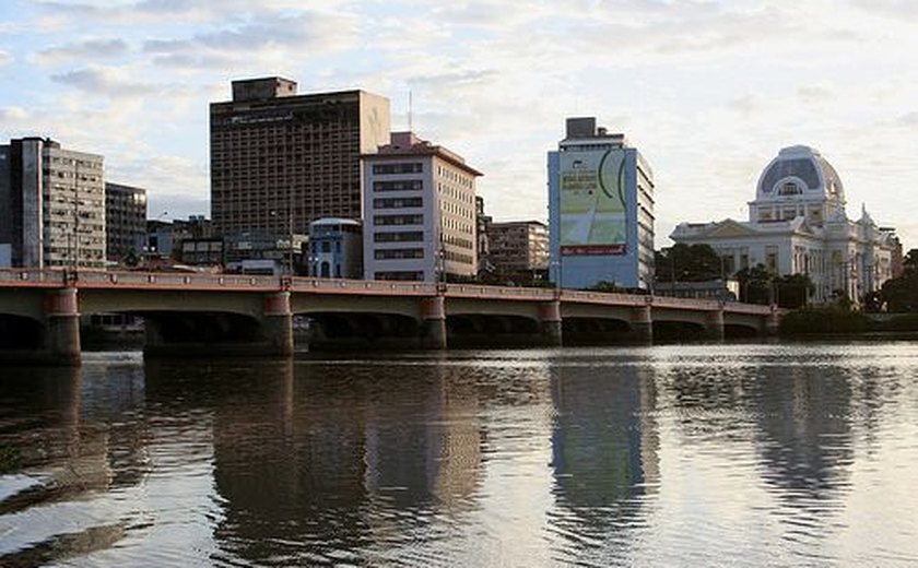 Vítima do jogo da Baleia Azul é resgatada de ponte no Recife