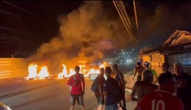 Moradores fecham rodovia em protesto contra falta de água em Riacho Doce