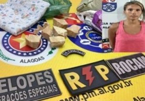 Mãe é presa com cocaína dentro de bolsa de bebê em São Miguel