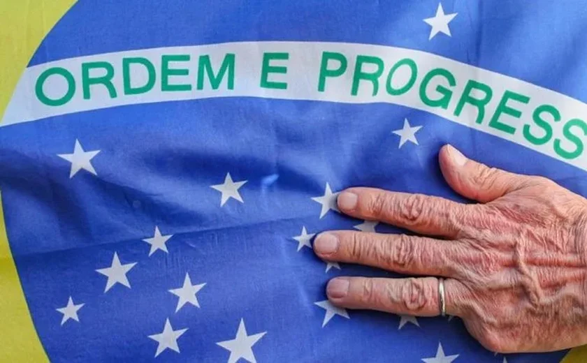 As mãos de Maria José Ferreira: o trabalho que Flávio Bolsonaro não conhece