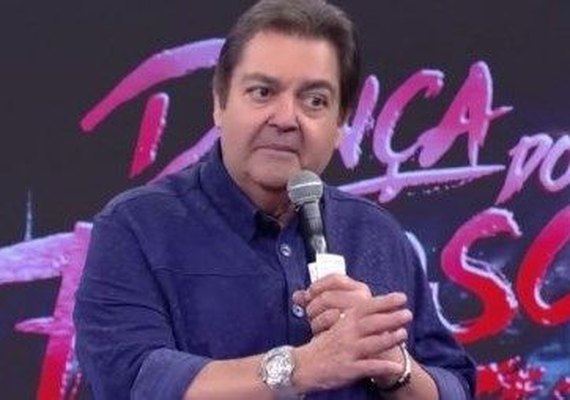 Após operação, Fausto Silva tranquiliza fãs: 'Já estou bem'
