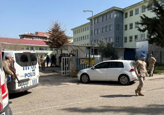 Cerca de 16 pessoas ficaram feridas após homem armado invadir escola de ensino médio na Turquia