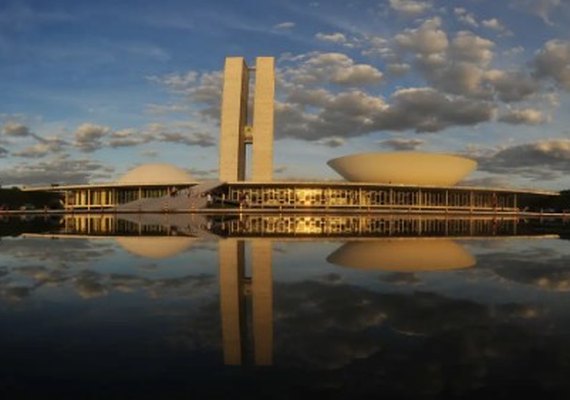 Artigo defende debate político baseado em propostas e prestação de contas