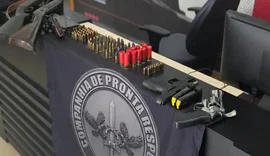 Homem é preso com arsenal e tenta subornar policiais em Campestre