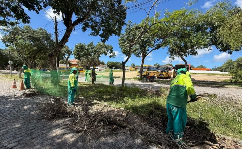 Campus da Ufal recebe mutirão de limpeza