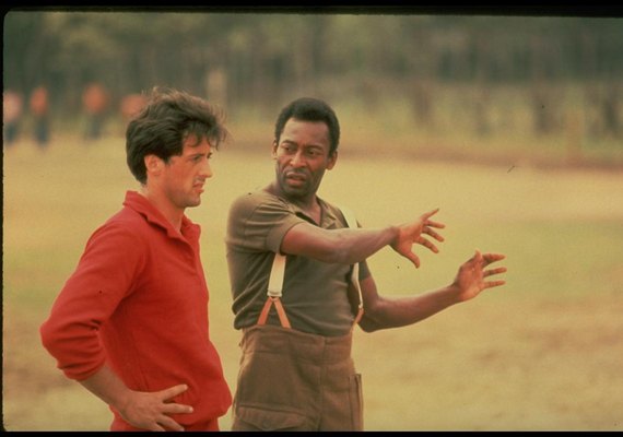Stallone homenageia Pelé e relembra filme: 'O grande!'