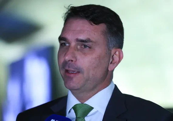 Deputados pedem investigação sobre relação entre Vorcaro e Flávio Bolsonaro