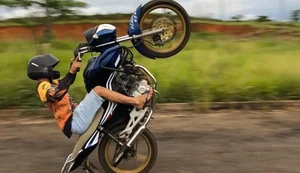 Homem é preso com ciclomotor com restrição por roubo em Arapiraca