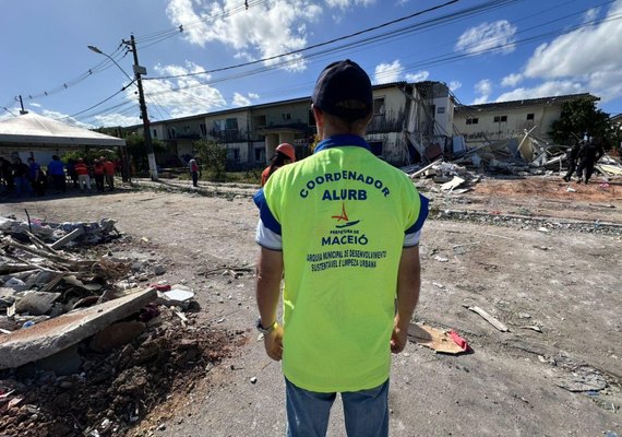 Autarquia de Limpeza Urbana conclui limpeza em área de desabamento no Conjunto Maceió 1