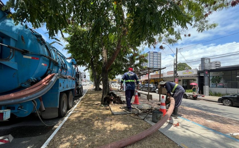 Limpeza de galerias na Amélia Rosa é intensificada após chuvas