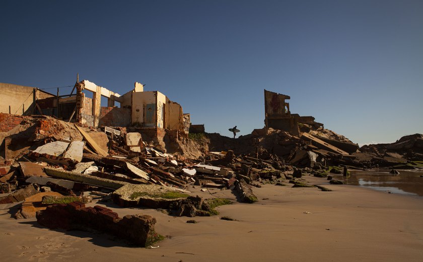 O balneário de Atafona está desaparecendo com o avanço do mar