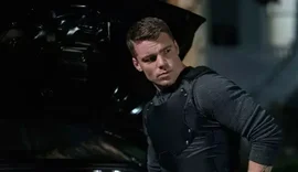 O Agente Noturno está de volta e mais explosivo do que nunca