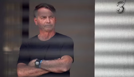 Bolsonaro inicia reabilitação pós-operatória