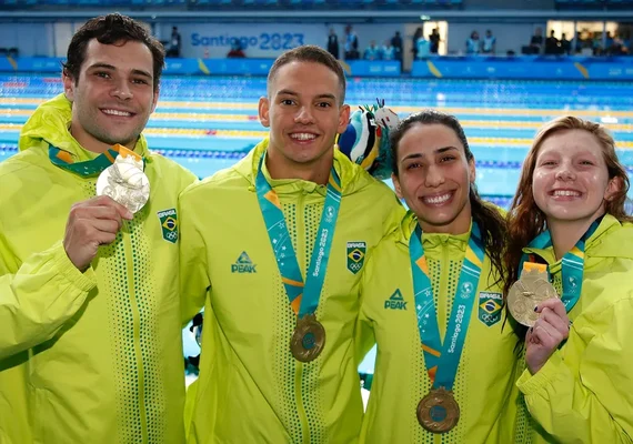 Brasil é ouro no revezamento 4x100m livre misto na natação