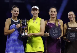 Stefani e Babos perdem na decisão e ficam com o vice no WTA Finals