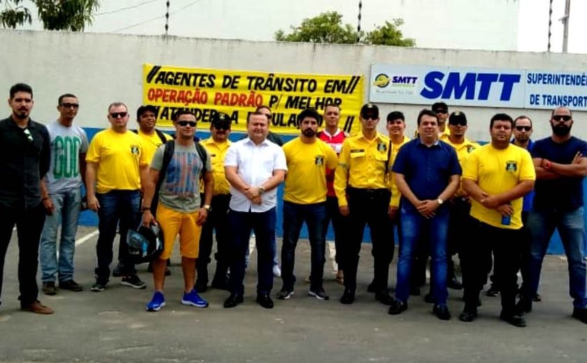 Vereadores Léo e Fábio apoiam mobilização dos agentes da SMTT de Arapiraca