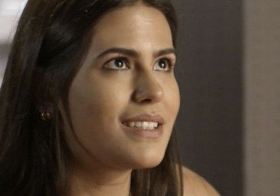 Para acabar com namoro de Léo, Manu inventa que Stefany é prostituta