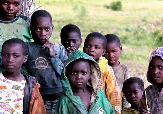 CESMAC abre exposição “Angola – Viajando com os olhos” com obras do fotojornalista alagoano Ailton Cruz