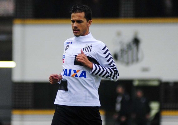 Levir descarta estreia de Nilmar contra o Coritiba: 'Não está pronto'