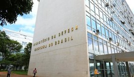 Marinha compra livros cristãos para “educação religiosa” de militares