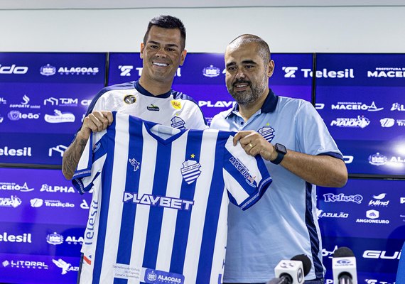 Centroavante Lucas Lima é apresentado no CSA