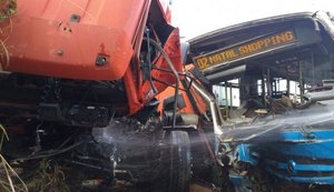 Colisão frontal entre um ônibus e caminhão deixa seis feridos em Maragogi