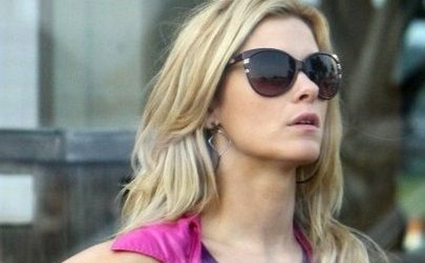 ‘Fina Estampa’: Vem aí! Teodora planeja vender o filho por R$ 5 milhões