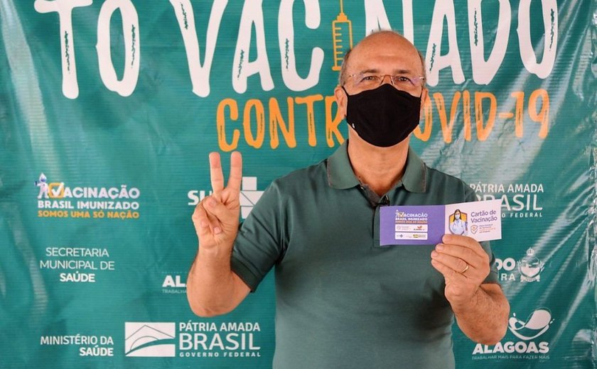 Vídeo: Prefeito Ronaldo Lopes recebe primeira dose da vacina contra Covid-19