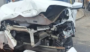 Colisão entre dois carros deixa duas mulheres feridas no bairro do Poço