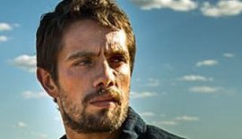 “O Outro Lado do Paraíso”: Renato tenta matar Clara e vira alvo de sua vingança