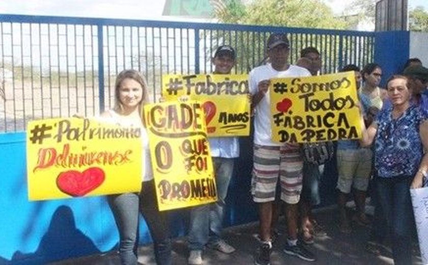 Manifesto toma conta de Delmiro Gouveia para reabertura de fábrica têxtil