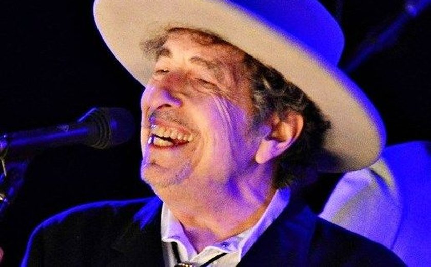 Livros de Bob Dylan sobem até 70 mil posições após anúncio de Nobel da Literatura