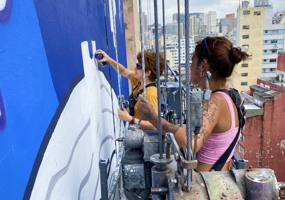 Em homenagem aos 120 anos de Nise da Silveira, artista cria mural gigante em prédio de São Paulo